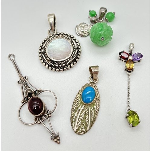 1117 - 5 silver and white metal stone set pendants. An Art Nouveau style pendant set with a garnet cabochon... 