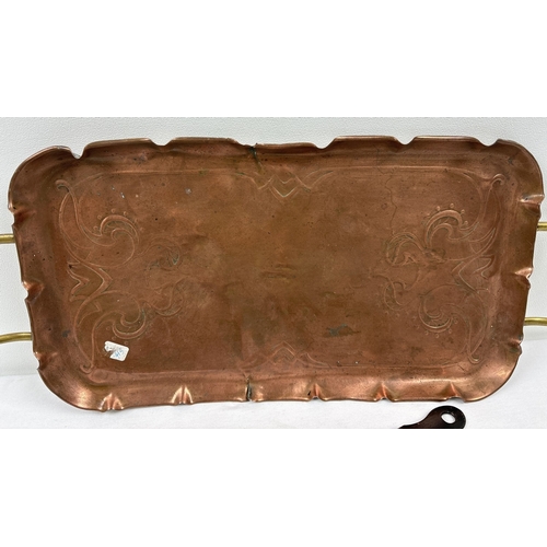 1190 - An Art Nouveau copper and brass tray with sinuous line design. Together with 2 small frying pans wit... 
