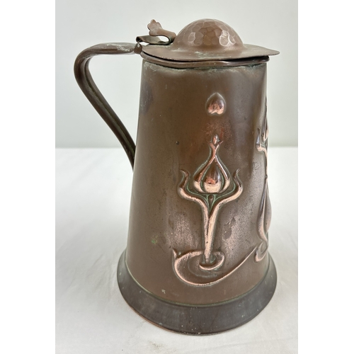 1199 - An Art Nouveau copper 2 pint lidded water jug by Joseph Sankey & Sons. Hammered detail to lid and st... 