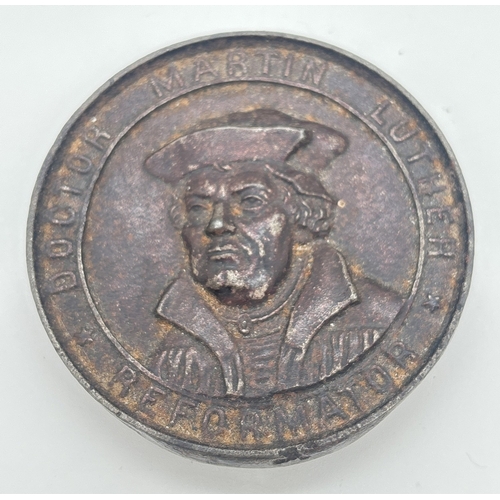 1322 - A bronze 1883 medallion commemorating 400 years of Doctor Martin Luther Reformator. Original hanging... 