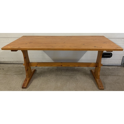 1420 - A large modern pine refectory kitchen/dining table. Approx. 72 x 152cm.