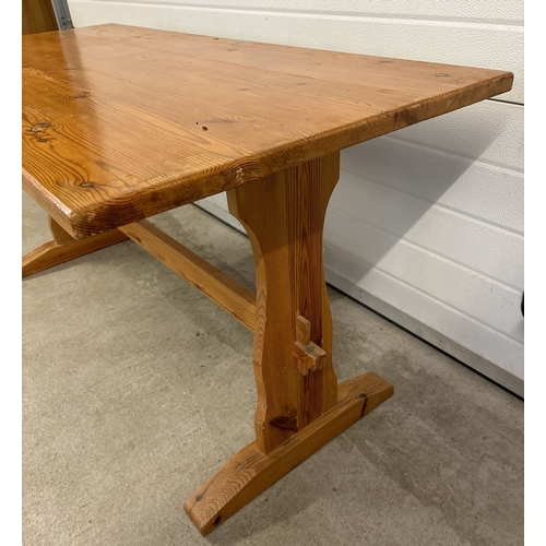 1420 - A large modern pine refectory kitchen/dining table. Approx. 72 x 152cm.