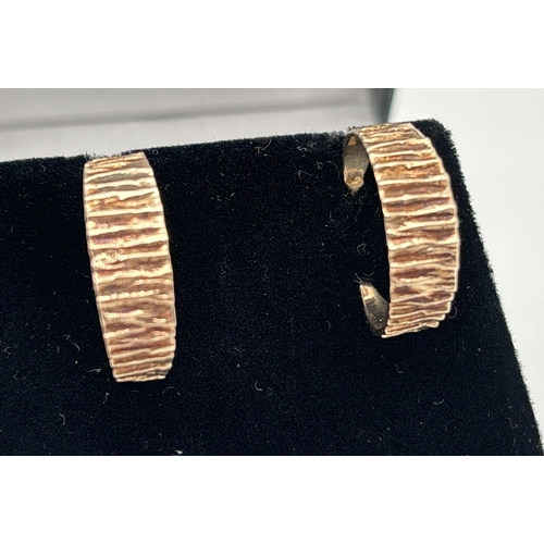 1049 - A pair of vintage yellow gold half hoop earrings with ridged bark effect and  butterfly backs. Indis... 