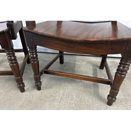 1411 - A pair of early Victorian mahogany wide seat arm chairs with turned back supports & legs. Bar and ba... 