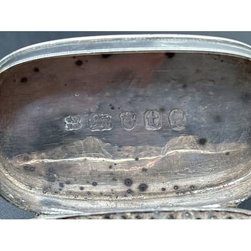 1200 - A George III silver nutmeg grater of oblong form with engraved floral detail to lid. Hallmarked insi... 