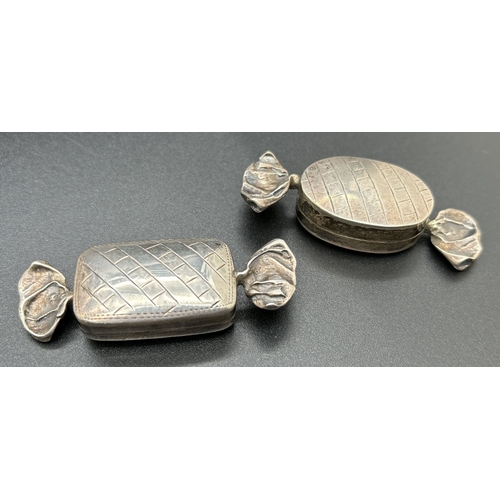 1216 - 2 modern silver 'sweetie' boxes both engraved detail both sides. Rectangular shaped box stamped 925,... 