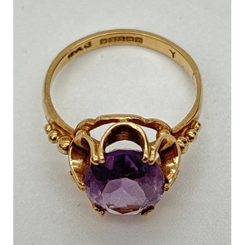 18 - A vintage 9ct gold amethyst set ring with central oval cut amethyst in a high scallop edge mount. St... 