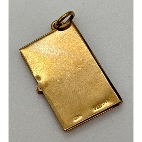 43 - A 9ct yellow gold Driving Licence charm/pendant. Charm opens to reveal paper pages. Gold marks to re... 