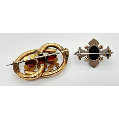 128 - 2 antique garnet set brooches. A pinchbeck wrap over design brooch with floral decoration, set with ... 