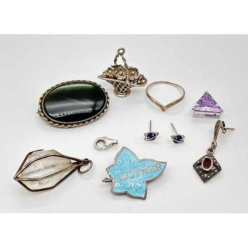 179 - A small collection of silver and white metal jewellery to include a vintage enameled 'Mother' leaf b... 