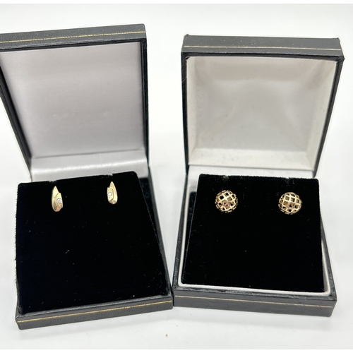 180 - 2 pairs of 9ct yellow gold stud style earrings. A pair of lattice work ball studs together with a pa... 