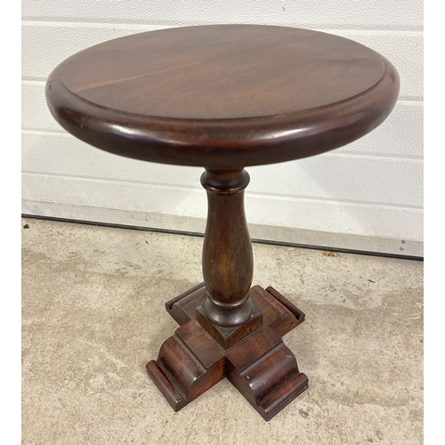 1379 - A vintage dark oak circular topped side/lamp table with chunky turned pedestal base. Approx. 55cm ta... 