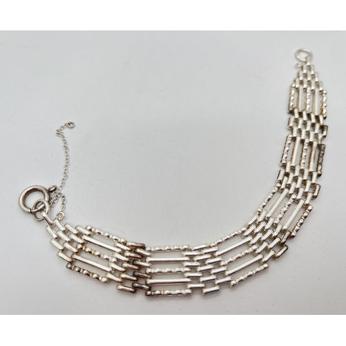 1055 - A vintage silver 5 bar gate bracelet with spring ring clasp and safety chain. Chain needs attention.... 