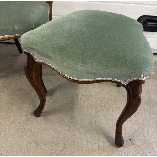 1382 - A set of 4 Victorian balloon backed chairs, 2 converted to stools, with green velvet upholstery seat... 