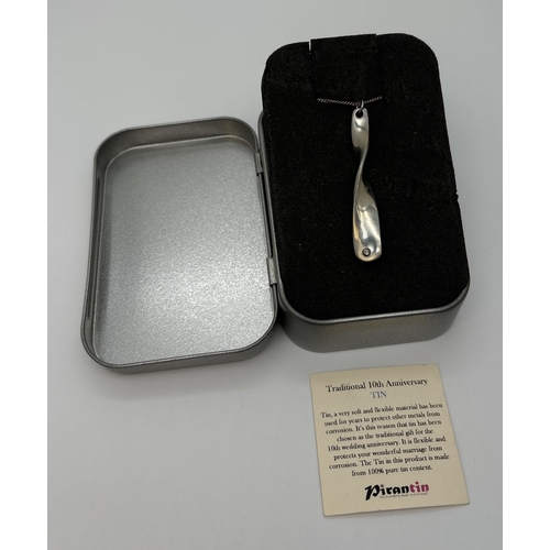 61 - A 10th anniversary (tin) 99.9 purity tin twist design pendant with certificate, on a 16