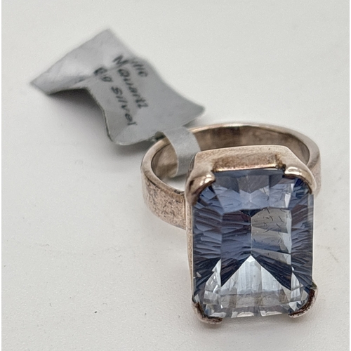 1047 - A silver dress ring set with a large square cut blue quartz stone. New with tags. Size N, stamped 92... 