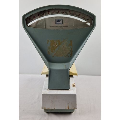 1192 - A vintage set of Avery 3lb grocery / sweet shop enamelled weighing scales. Glass a/f on one side. Ap... 