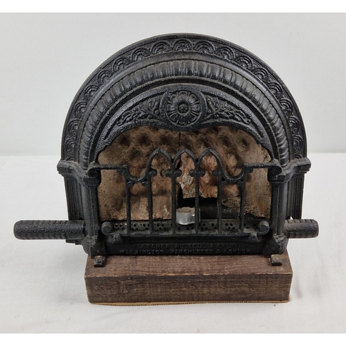 1193 - A Victorian Fletcher Russell & Co cast iron gas fire of arched design and with floral detail. Mounte... 