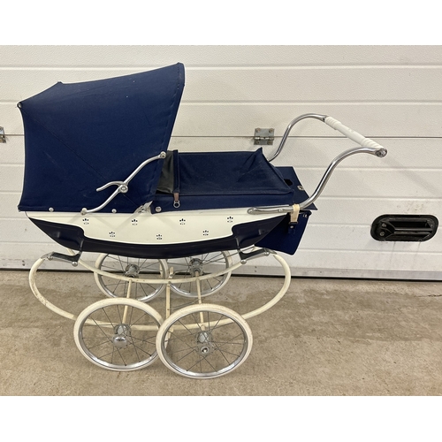 1288 - A vintage 1960's Wilson style Silver Cross carriage pram in blue & white with fluer di lis decoratio... 