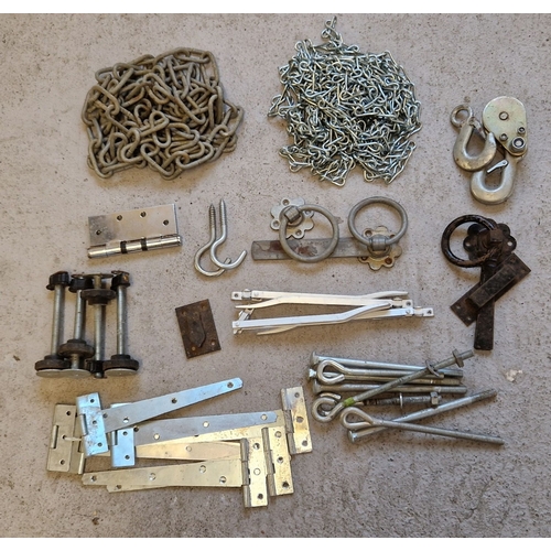 1307 - A tray of assorted metal fittings to include 3.5M of heavy galvanised chain, 3 pairs of T hinges, ga... 