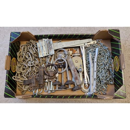 1307 - A tray of assorted metal fittings to include 3.5M of heavy galvanised chain, 3 pairs of T hinges, ga... 