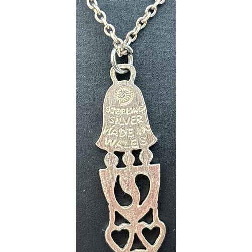 1183 - A sterling silver Welsh love spoon pendant on a 24