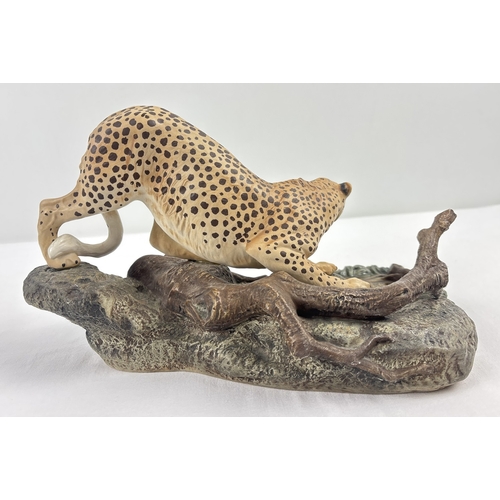 1274 - A large Beswick ceramic model of a Cheetah on a rock #2725 from The Connoisseur Collection. Issued f... 