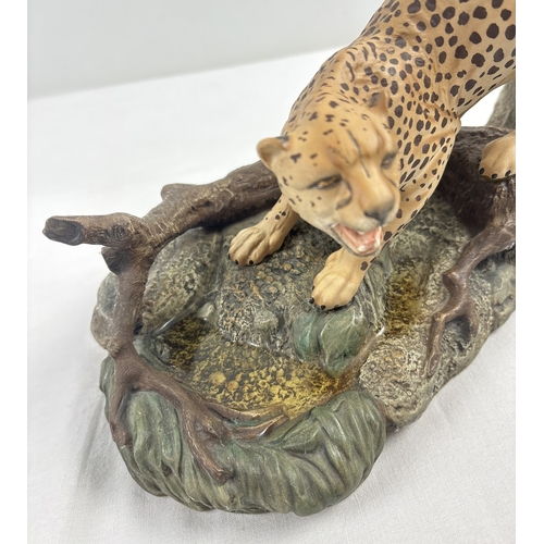 1274 - A large Beswick ceramic model of a Cheetah on a rock #2725 from The Connoisseur Collection. Issued f... 