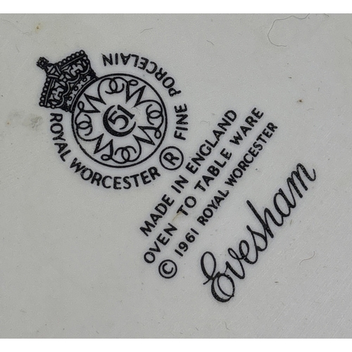 1276 - A collection of Royal Worcester 'Evesham' pattern oven to table ware to include lidded tureens, souf... 