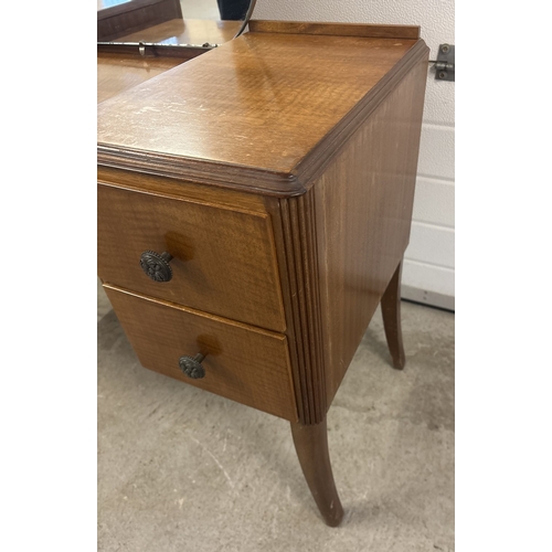 1443 - A vintage mid century 5 drawer dressing table with shaped mirror, metal knob handles, chanelled desi... 