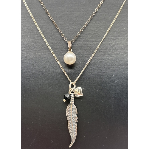 1062 - 2 silver pendant necklaces. A white single pearl pendant on a 16