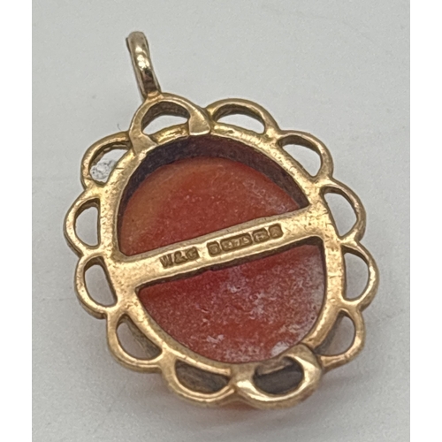 1012 - A vintage 9ct gold oval cameo pendant with scallop edge mount and fixed hanging bale. Full hallmarks... 