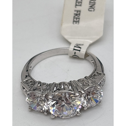 1025 - 4 boxed Cubic Zirconia stone set costume jewellery rings and ring sets by Giani. A square set green ... 