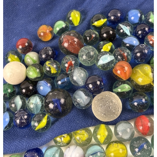 39 - A collection of glass marbles in various sizes, colours & designs to include cats eye, opaque swirli... 
