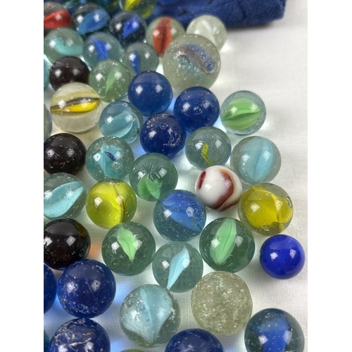 39 - A collection of glass marbles in various sizes, colours & designs to include cats eye, opaque swirli... 