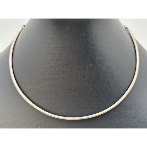 1065 - A modern design 925 silver belcher chain and thin tube collar style necklace. Full silver marks stam... 