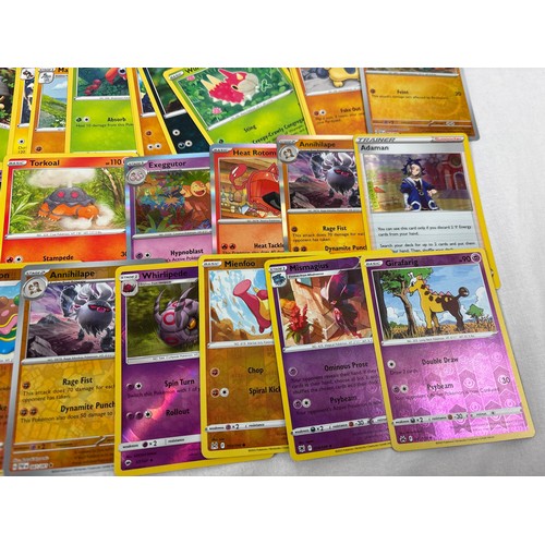 142A - A Pokemon Sword & Shield Chilling Reign Elite Trainer box containing 200 assorted Pokemon trading ca... 