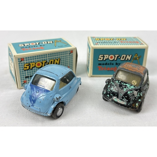 417 - 2 vintage Tri-ang Spot-On diecast models of BMW Isetta's, No. 118, 1:42 scale. Come with 2 reproduct... 