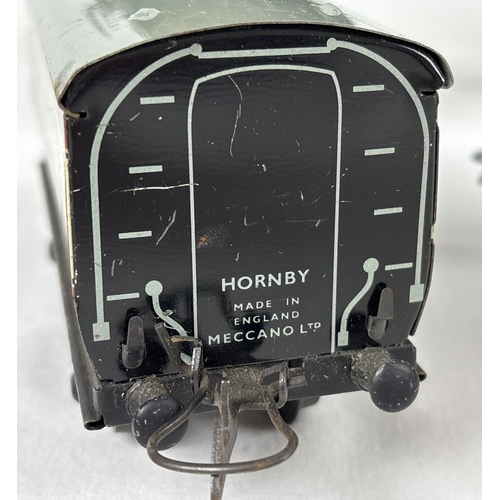 432 - 6 assorted vintage Hornby/Meccano O gauge model railway coaches. To include Brake end passenger coac... 