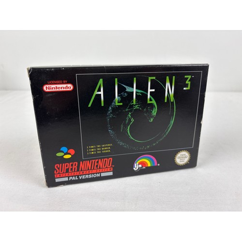 41 - A boxed Alien 3 game for Super Nintendo Entertainment System SNES, complete with game manual. Box ha... 