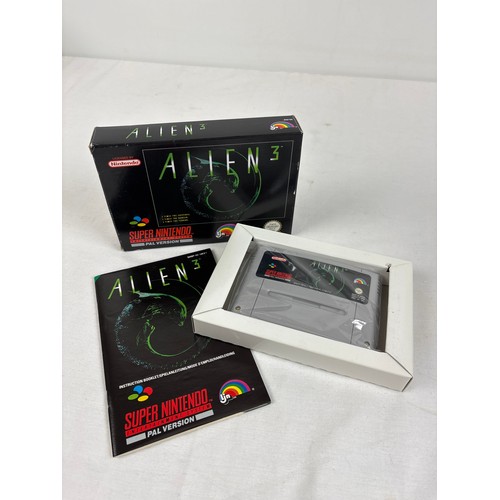 41 - A boxed Alien 3 game for Super Nintendo Entertainment System SNES, complete with game manual. Box ha... 