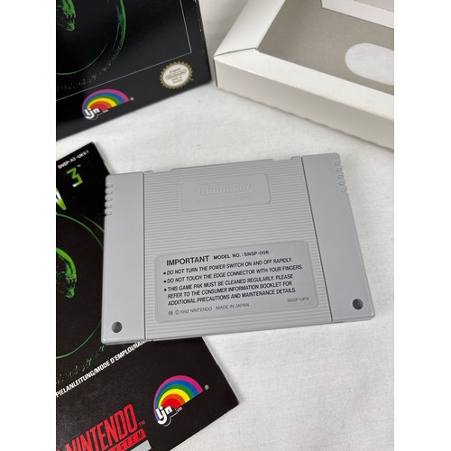 41 - A boxed Alien 3 game for Super Nintendo Entertainment System SNES, complete with game manual. Box ha... 