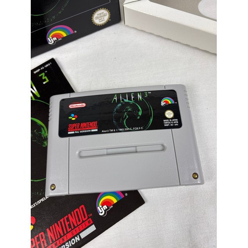 41 - A boxed Alien 3 game for Super Nintendo Entertainment System SNES, complete with game manual. Box ha... 