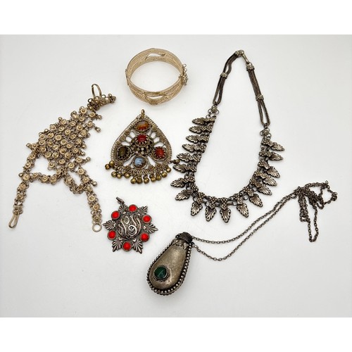 1037 - A tray of ethnic and middle eastern style metal jewellery, some set with natural agate stones. To in... 