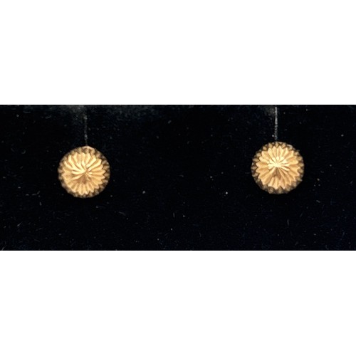 1044 - 2 pairs of 9ct gold vintage stud style earrings. A small pair of circular studs with sunray design, ... 