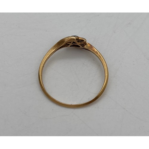 1006 - An 18ct gold Art Deco star crossover design ring. Central round cut white sapphire surrounded with 6... 