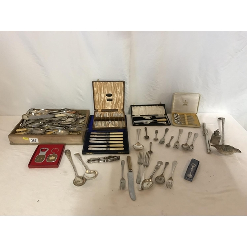 285 - QTY OF ASSORTED CUTLERY