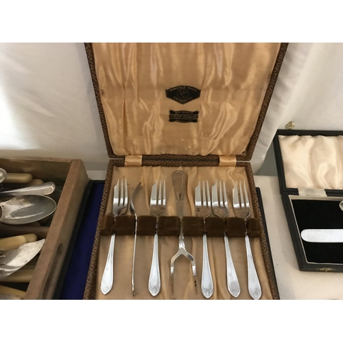 285 - QTY OF ASSORTED CUTLERY
