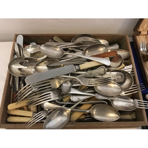 285 - QTY OF ASSORTED CUTLERY