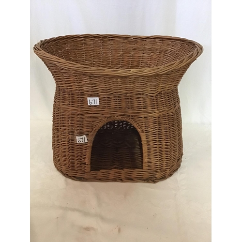 671 - VINTAGE WICKER CAT BASKET